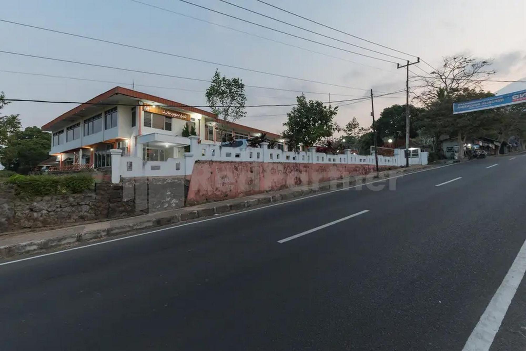 Hotel Linggarjati Near Natural Park Twa Linggarjati Extérieur photo